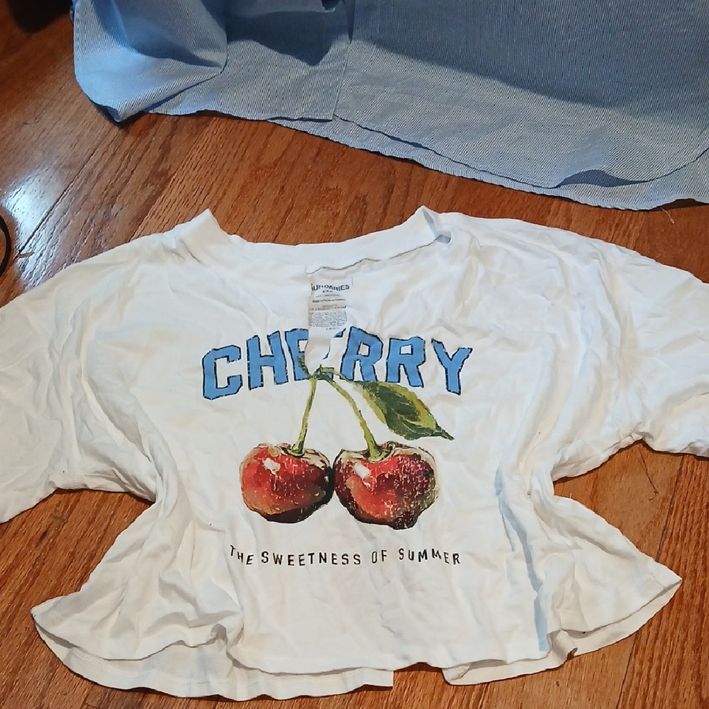 Cherry Graphic Cropped White T-Shirt